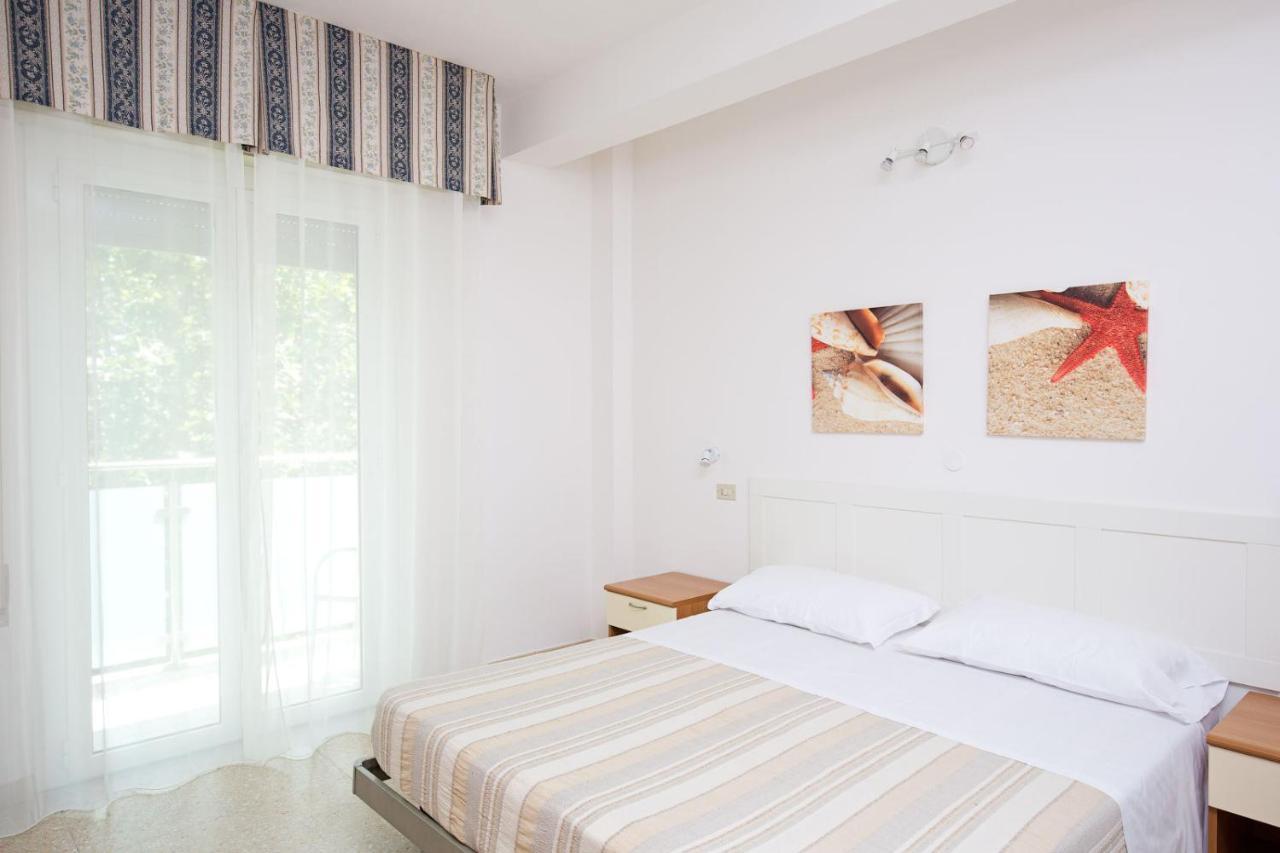 Hotel Helios Riccione Luaran gambar