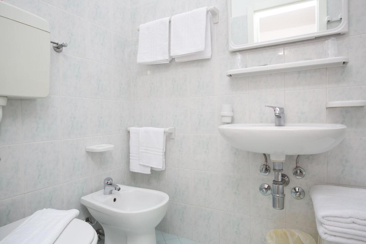 Hotel Helios Riccione Luaran gambar