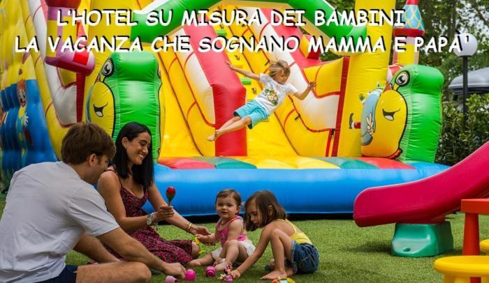 Hotel Helios Riccione Luaran gambar